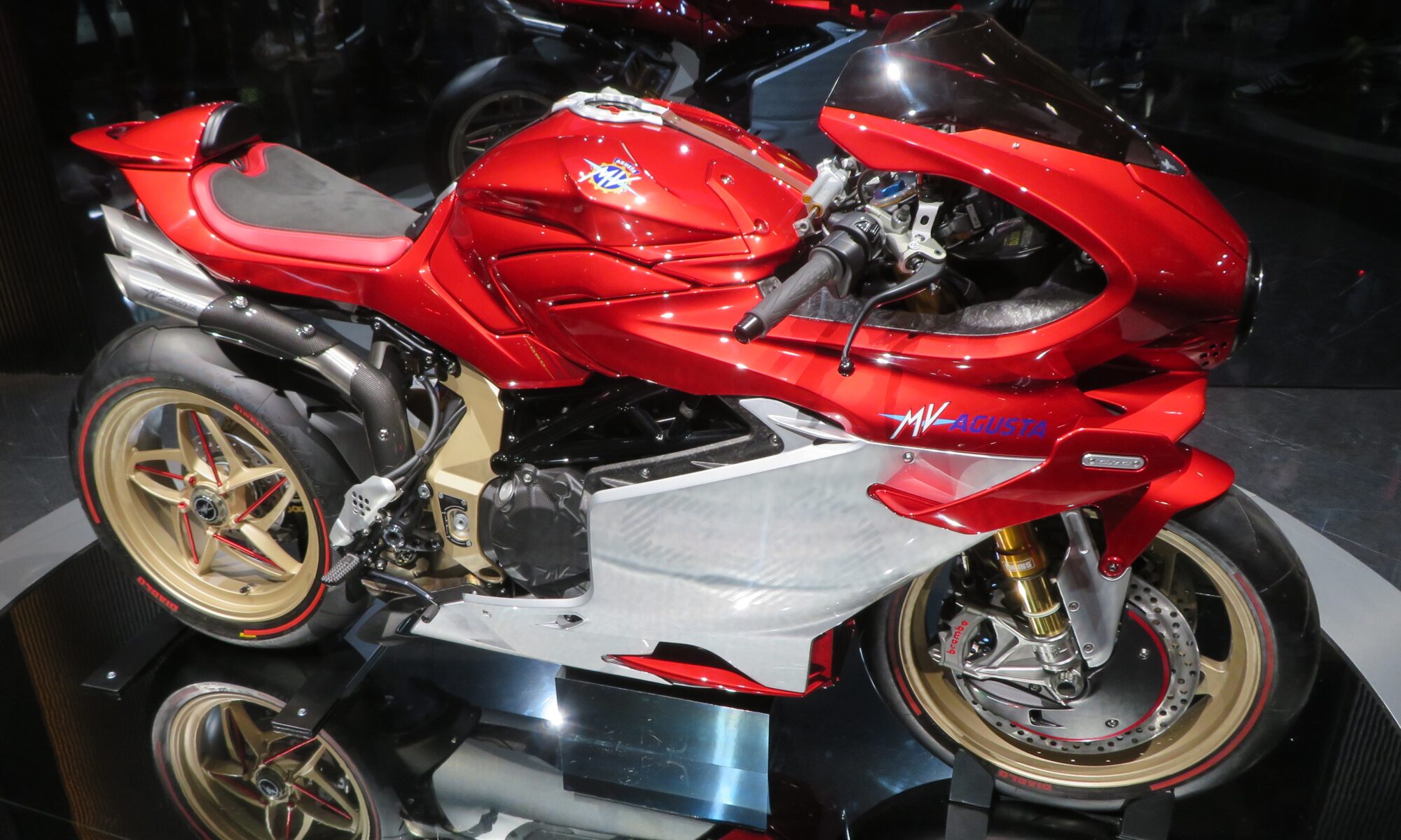 MV Agusta Superveloce 1000 Serie Oro limitált szériás szupersport motorkerékpár